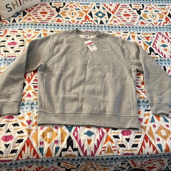 !SOLD! Nike mens crew neck sweater! LARGE! - Picture 2 of 7